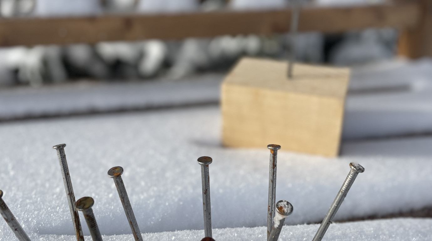 Nägel im Schnee